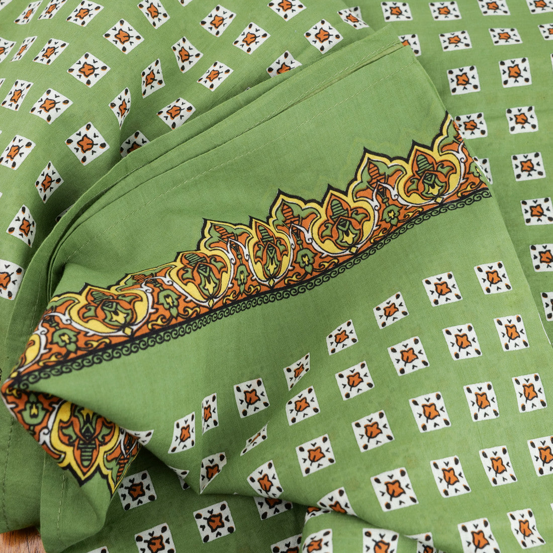 Nappe imprimée verte 170 x 250 cm