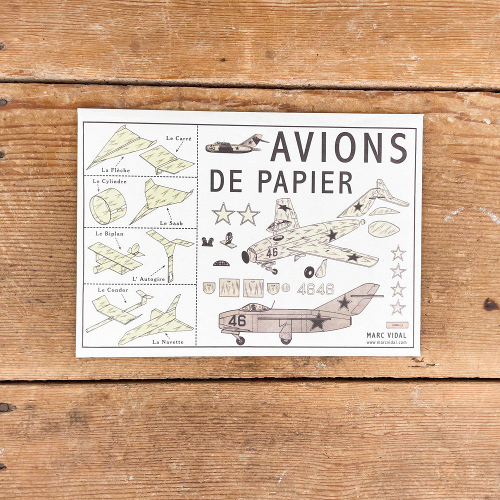 32 Avions de papier