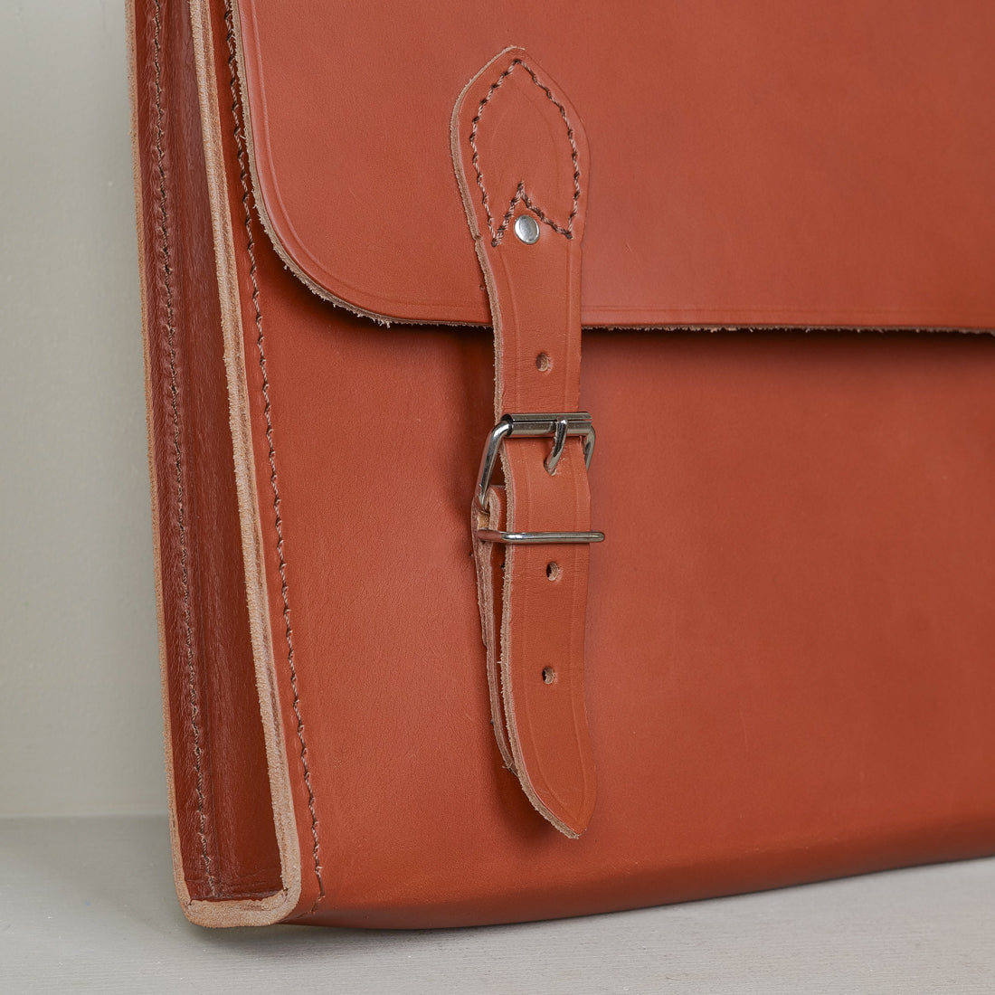 Serviette en cuir type cartable