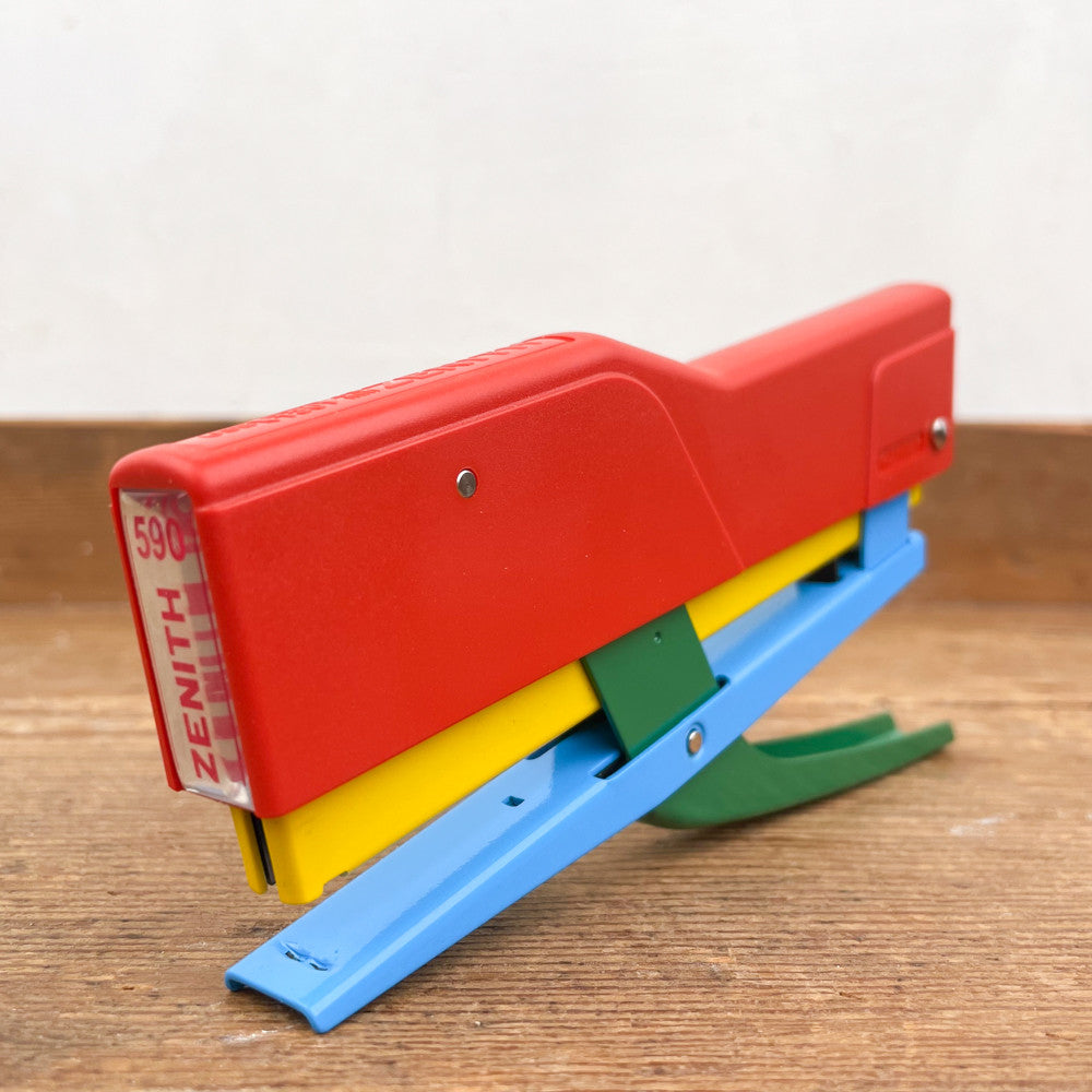 Agrafeuse Zenith 590 rouge jaune verte bleue