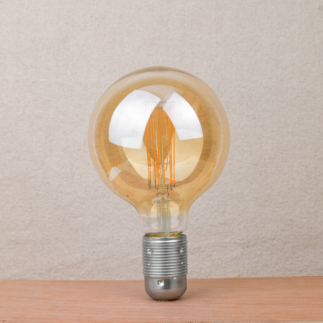 Ampoule ambrée LED globe diam 12,5 cm