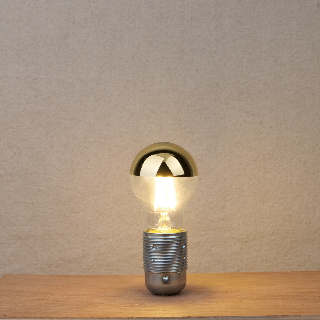Ampoule LED calotte dorée E27