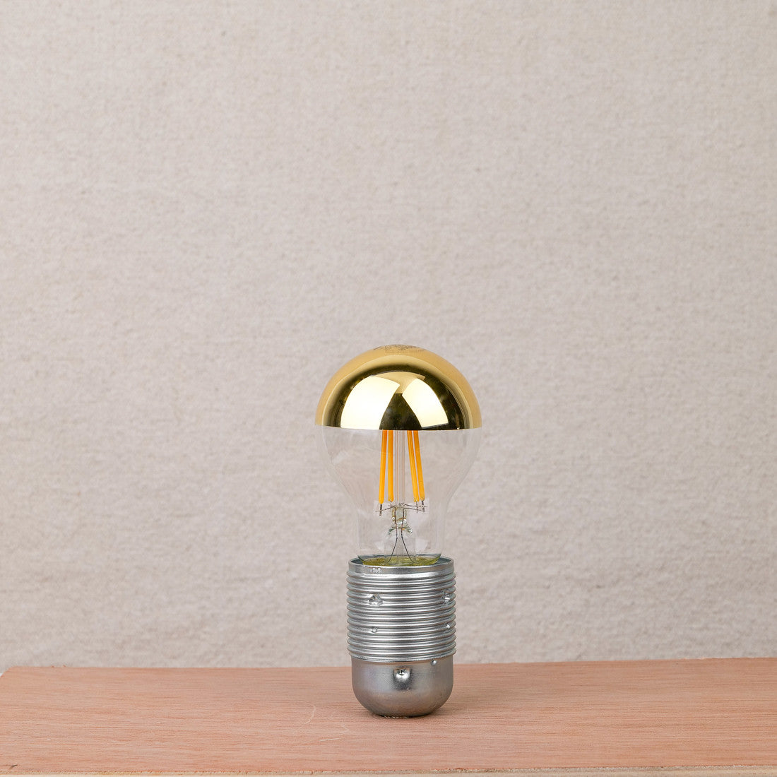 Ampoule LED calotte dorée E27