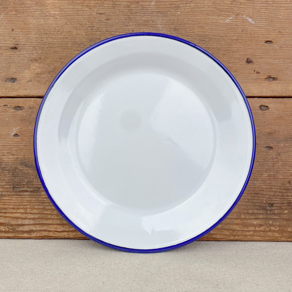 Assiette en émail blanc liseré bleu