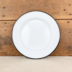 Assiette en émail blanc liseré noir 24cm