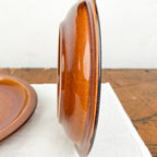 Assiette en grès caramel