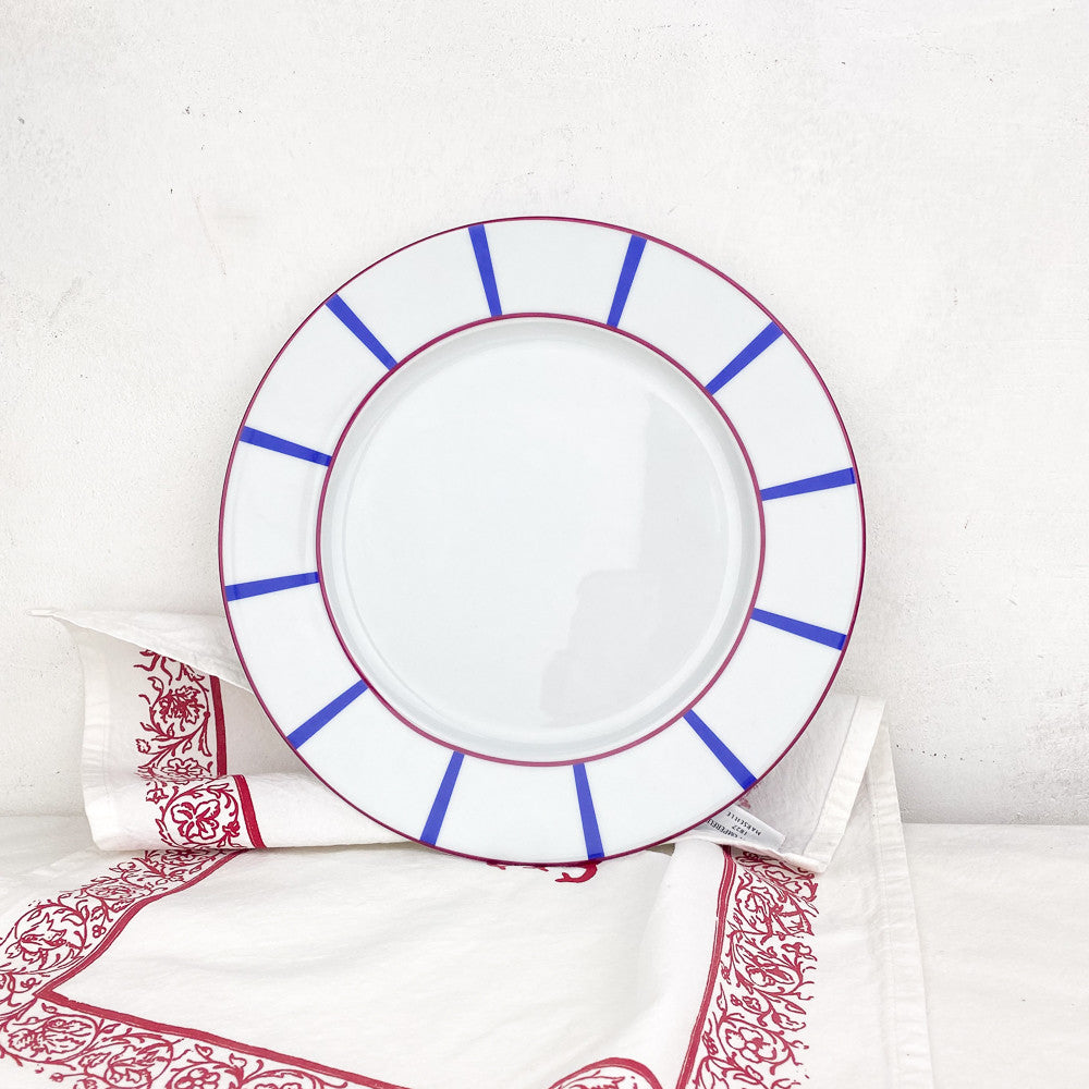 Assiette plate basque rouge et bleue