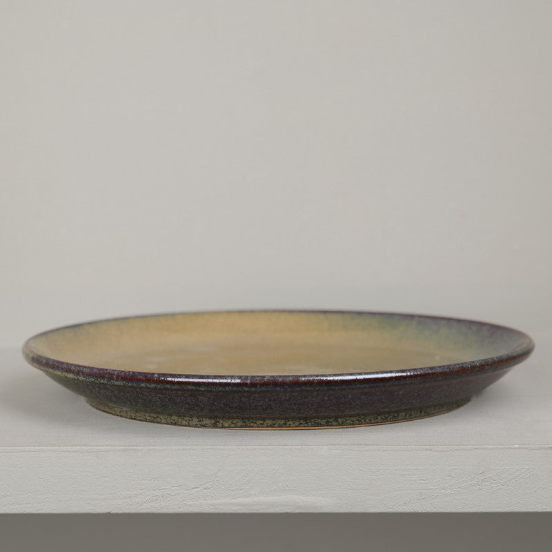 Assiette plate en grès brun