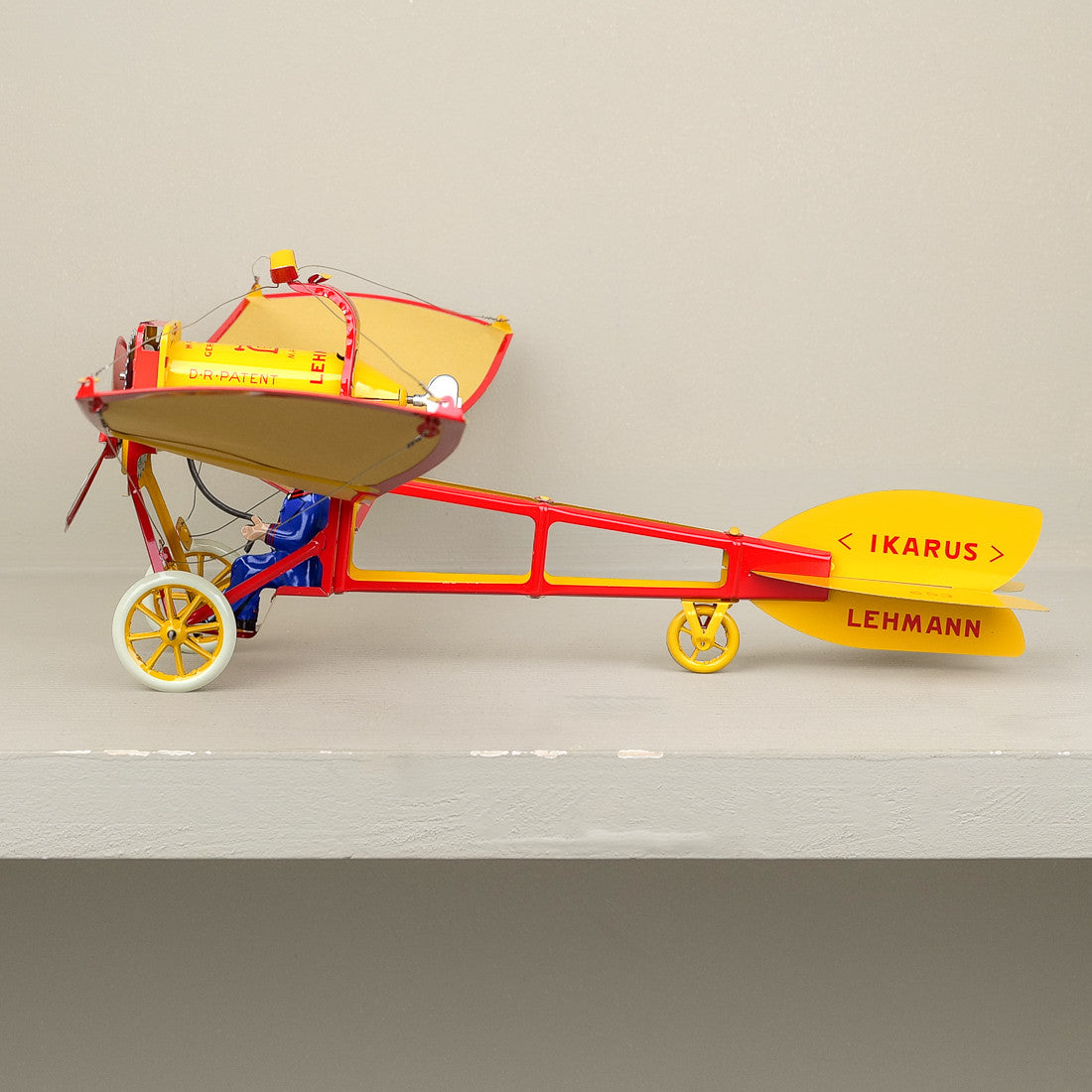 Avion Ikarus