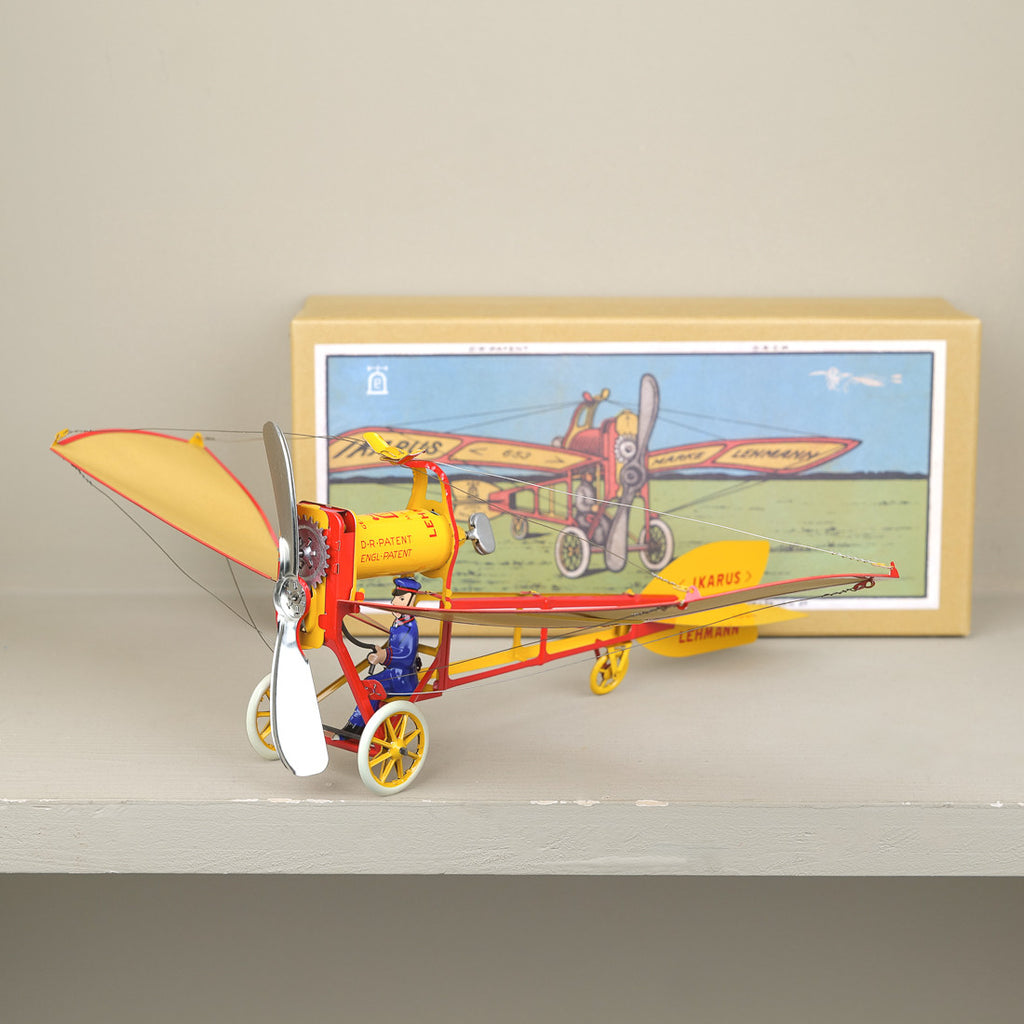 Avion Ikarus