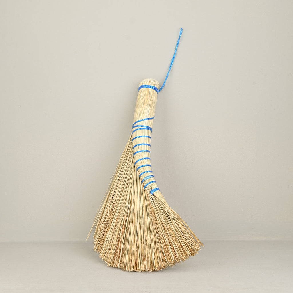 Balayette coudée en paille de riz