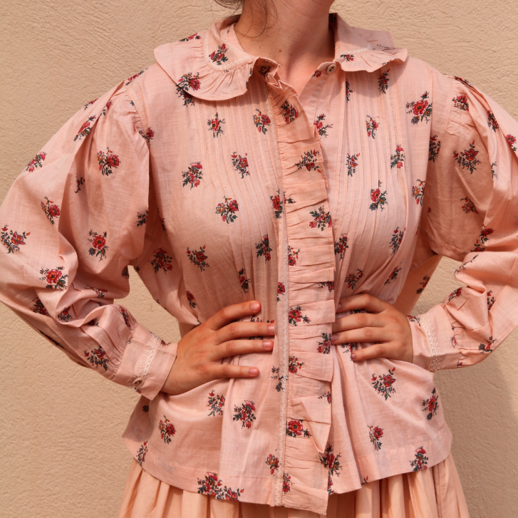 Blouse rose à fleurs
