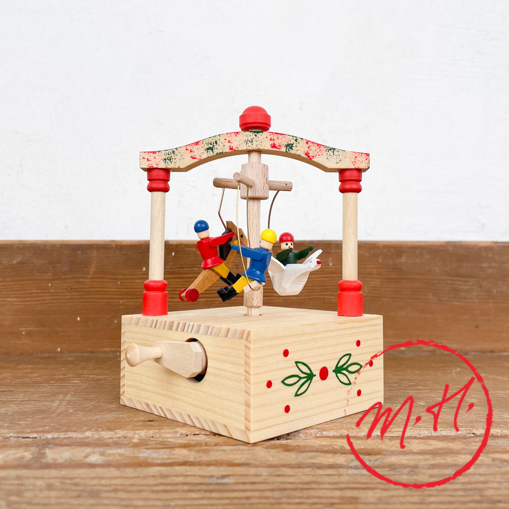 Boîte à musique en bois Carrousel