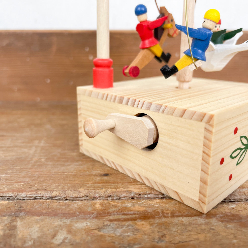Boîte à musique en bois Carrousel