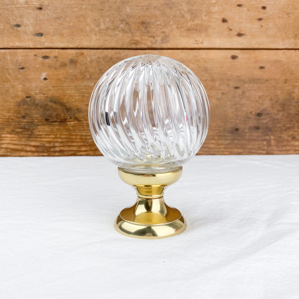 Boule de rampe en cristal et laiton