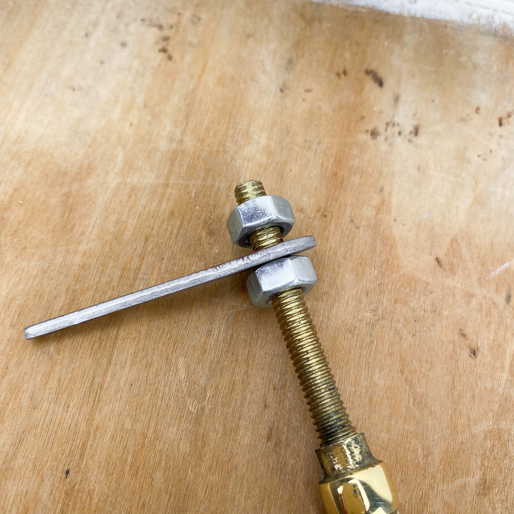 Bouton clavette olive en laiton poli
