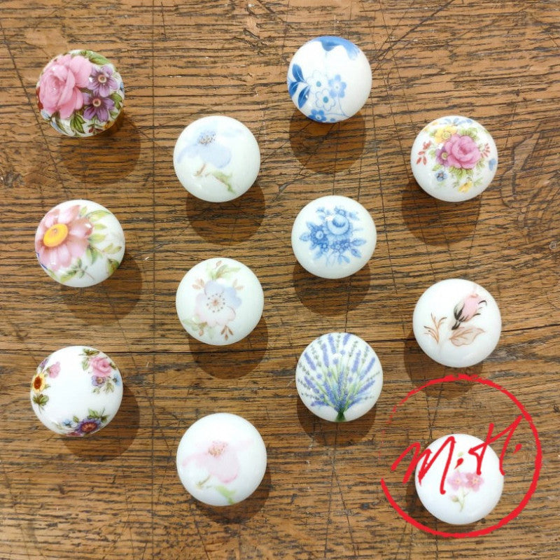 Bouton de tiroir en porcelaine motif fleuri