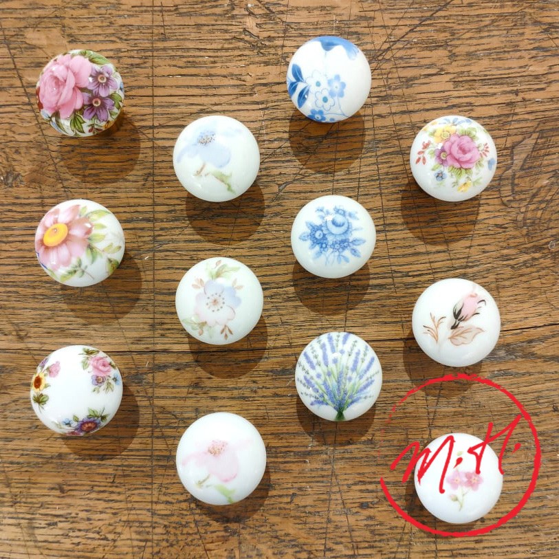Bouton de tiroir en porcelaine motif fleuri