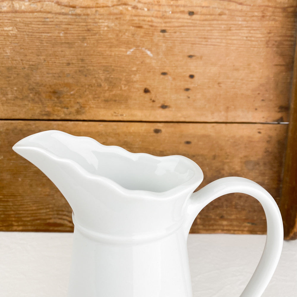 Broc Jeannot en porcelaine de Limoges