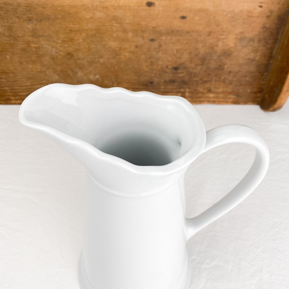Broc Jeannot en porcelaine de Limoges