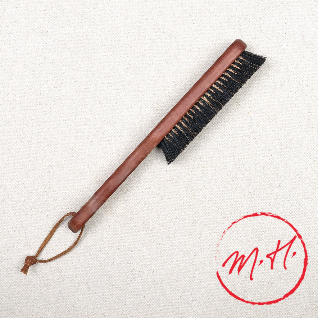 Brosse à vêtements à fils de bronze