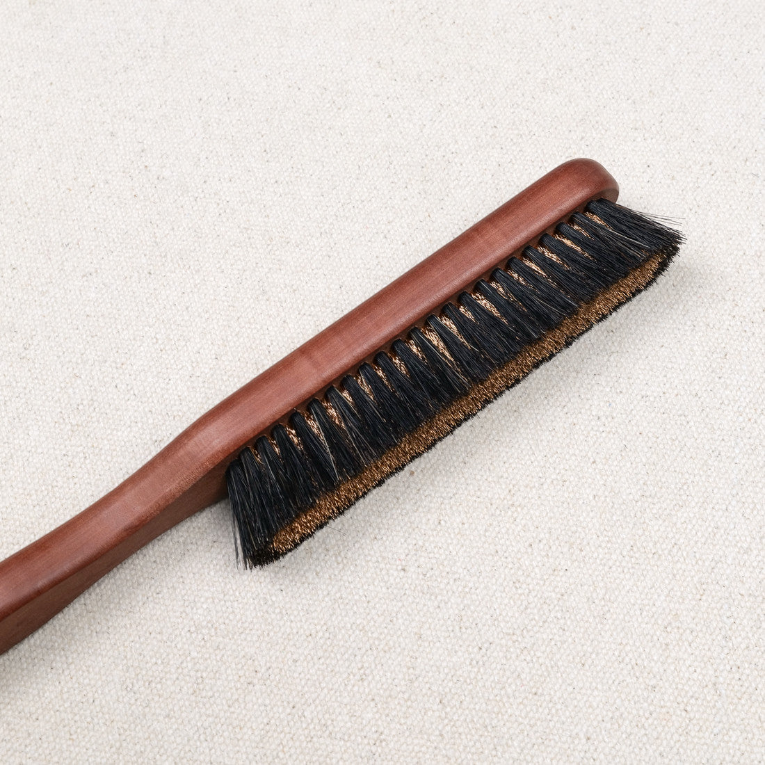 Brosse à vêtements à fils de bronze