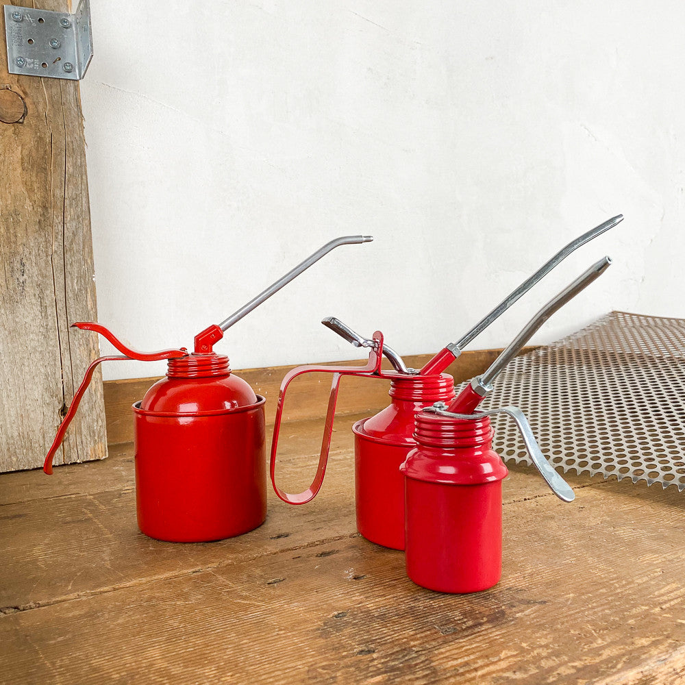 Burette à huile métallique laquée rouge