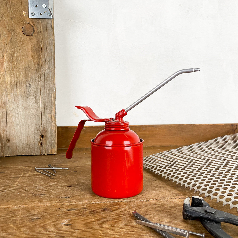 Burette à huile métallique laquée rouge