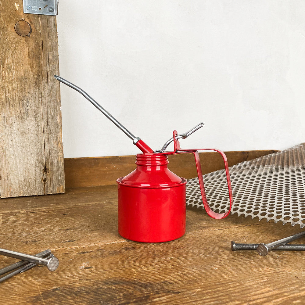 Burette à huile métallique laquée rouge