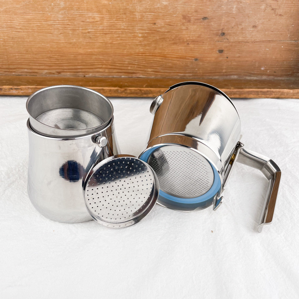 Cafetière italienne avec fermeture par rotation de la poignée