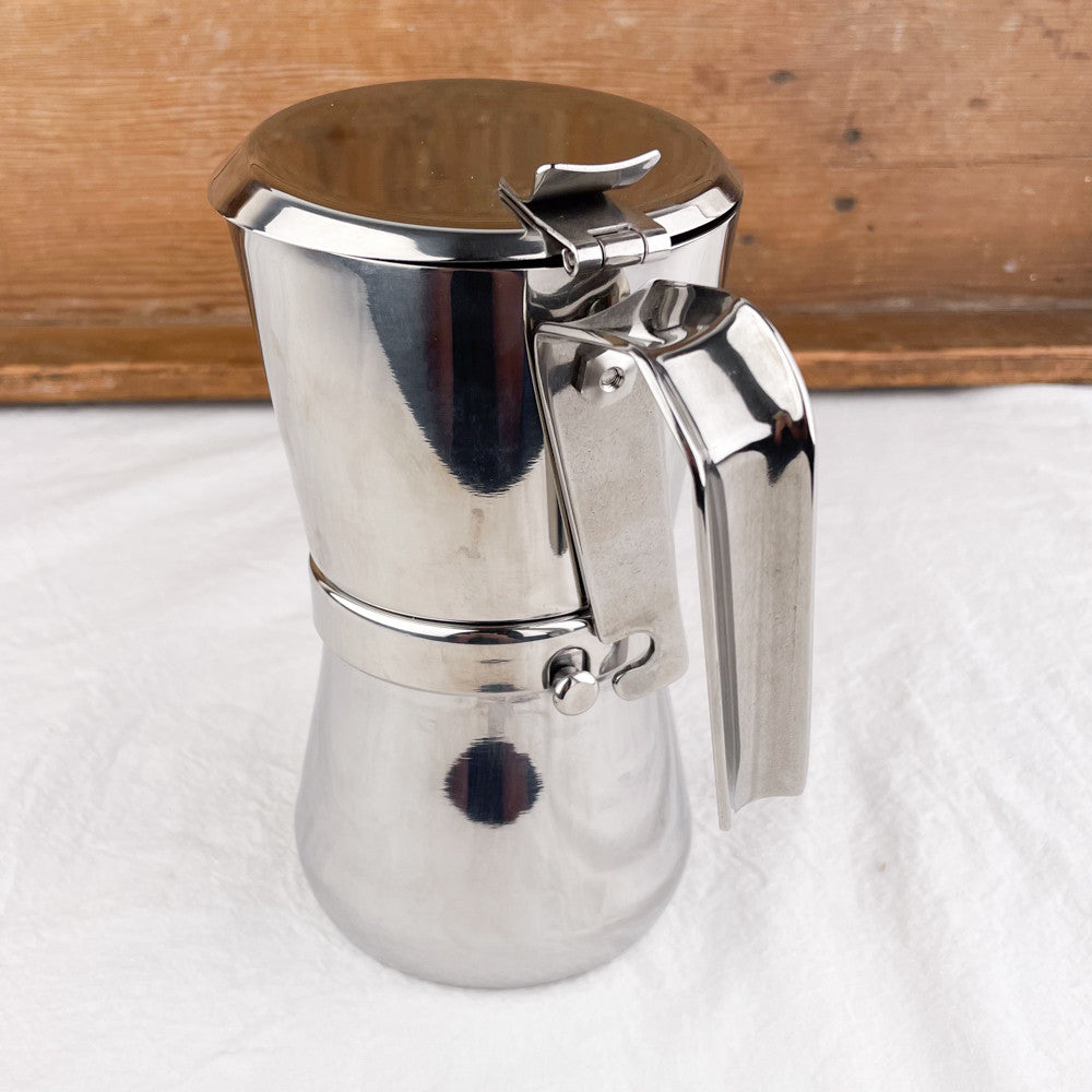 Cafetière italienne avec fermeture par rotation de la poignée