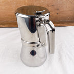 Cafetière italienne avec fermeture par rotation de la poignée