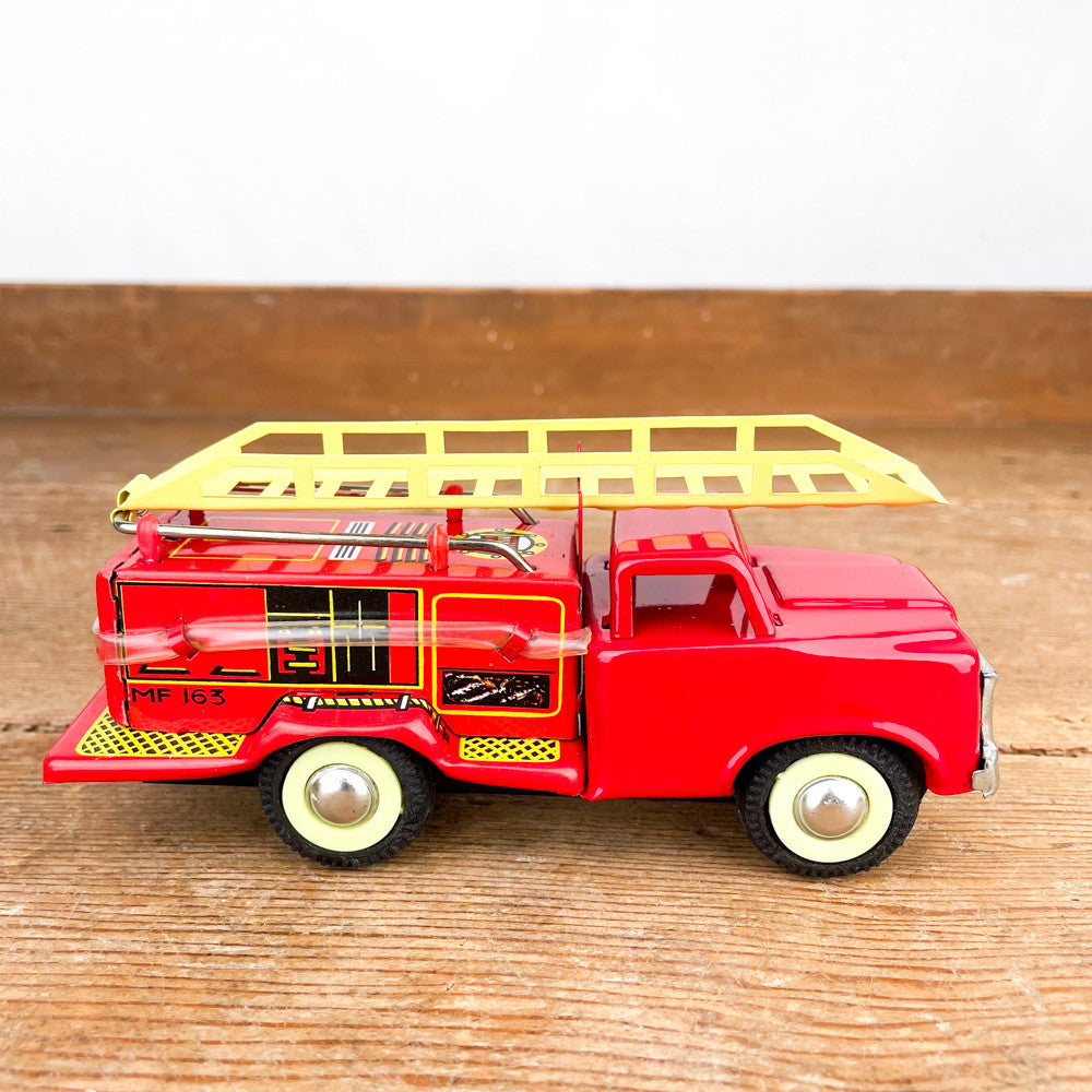 Camion de pompiers en métal