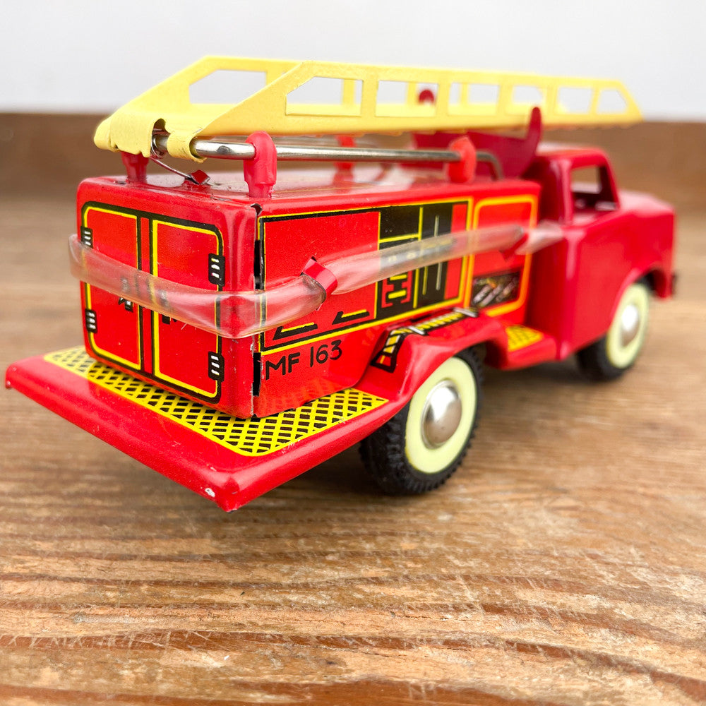 Camion de pompiers en métal