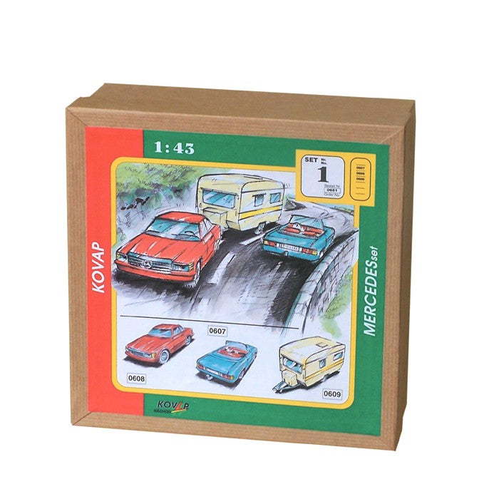 Caravane et Mercedes miniatures