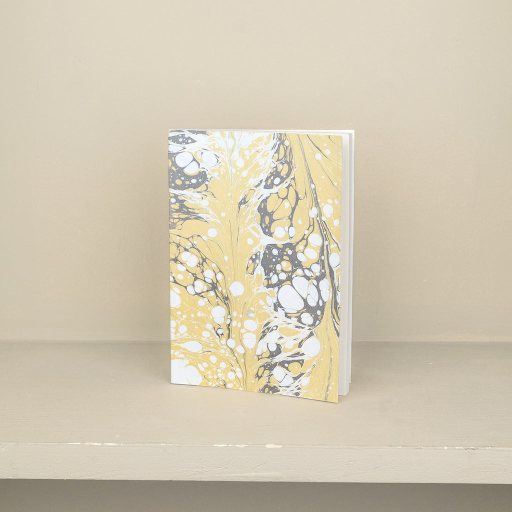 Carnet A5 en papier marbré jaune