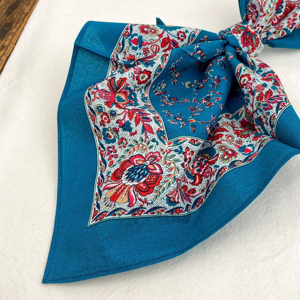 Carré provençal turquoise