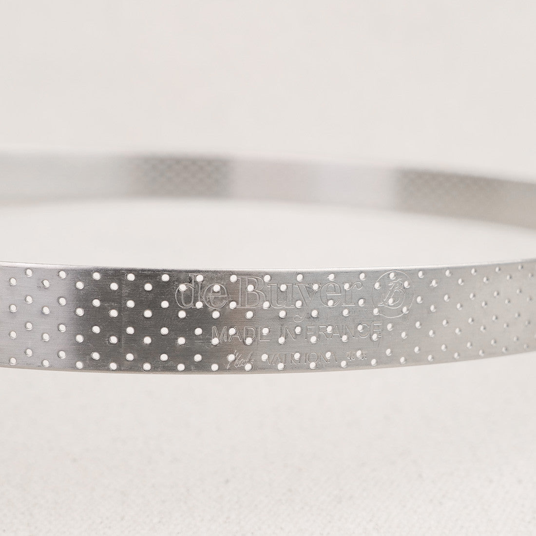 Cercle à tarte perforé en inox De Buyer