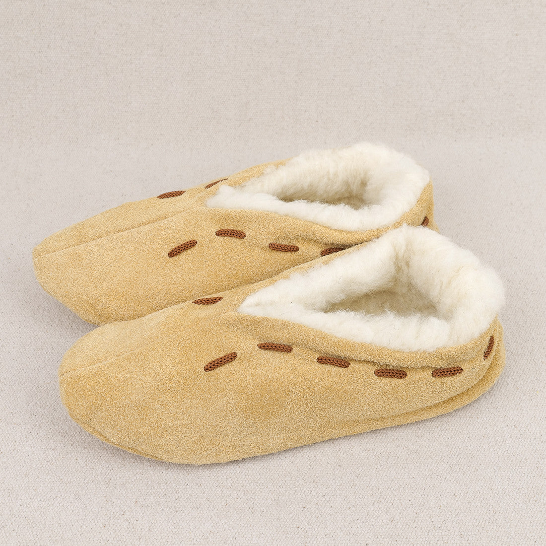 Chaussons en daim fourrés
