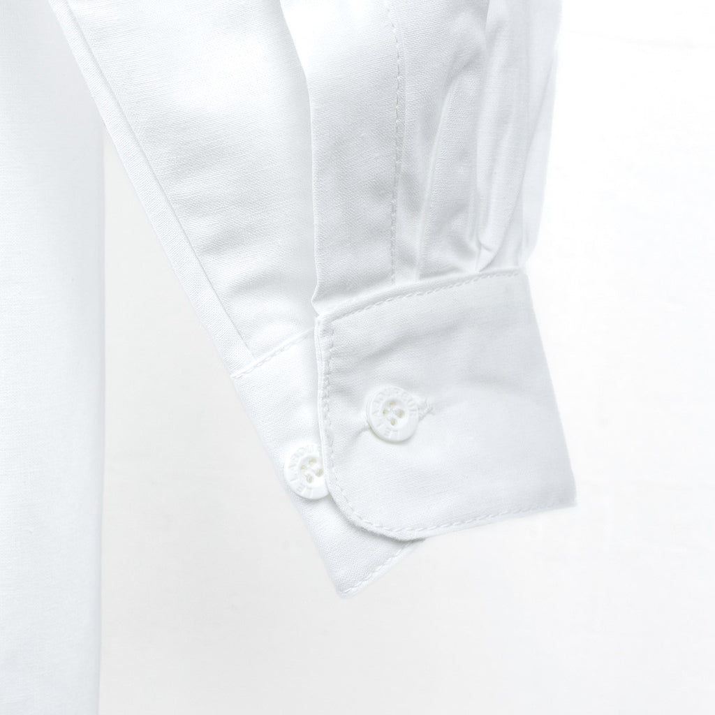 poignets boutonnés