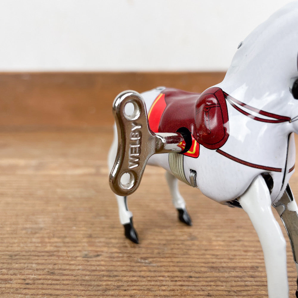 Cheval mécanique à clé blanc