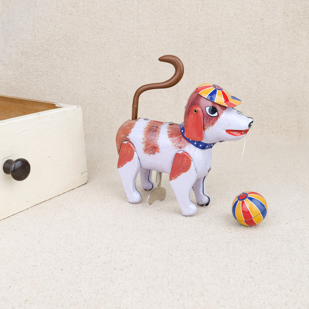 Chien mécanique et son ballon