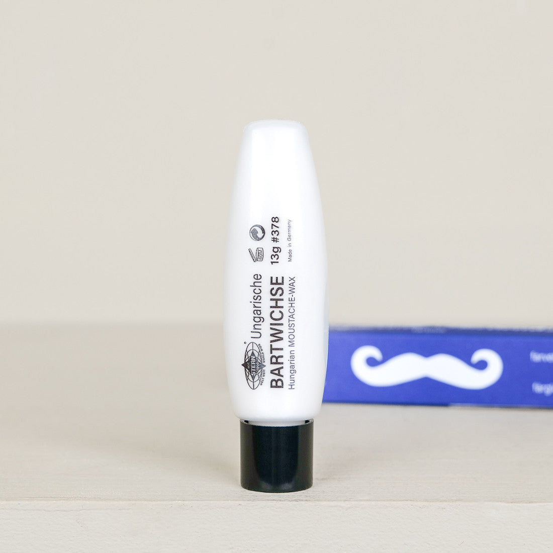 Cire à moustache