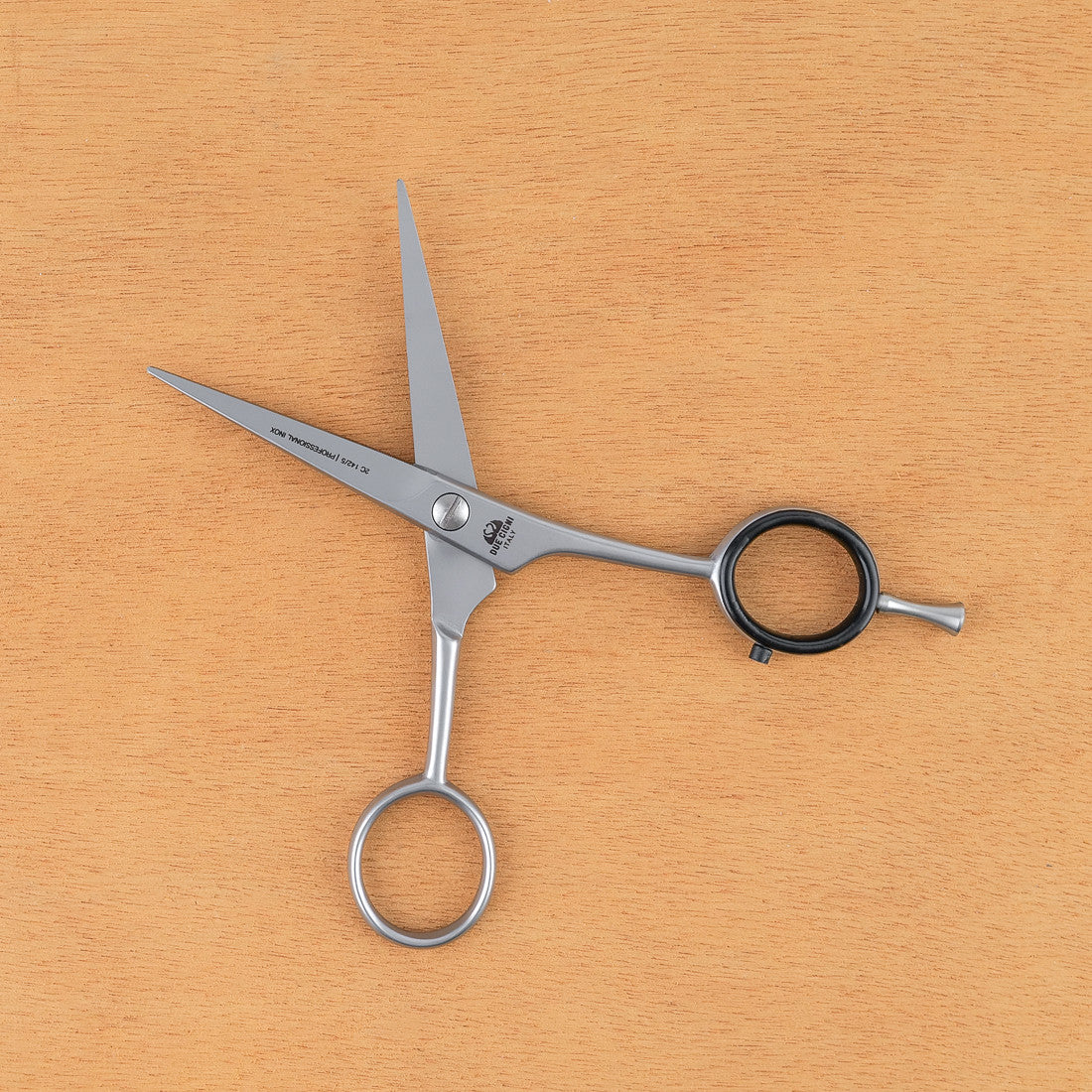 Ciseaux à barbe microdentés