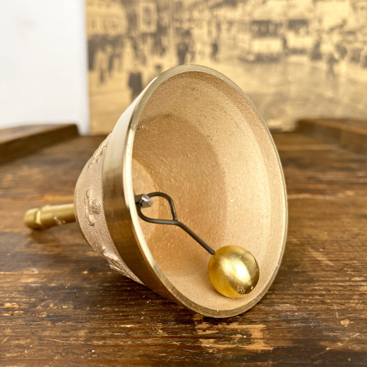 Cloche de table en bronze doré