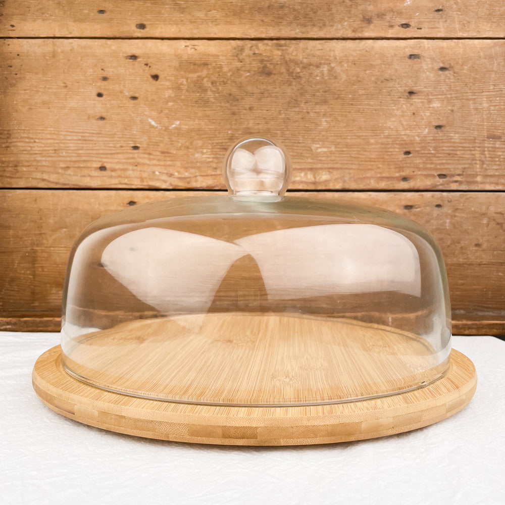 Cloche en verre sur plateau en bambou
