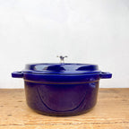 Cocotte en fonte bleu intense