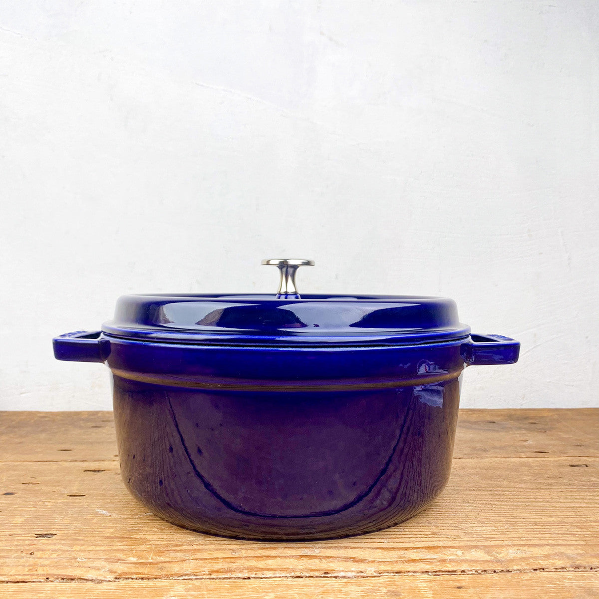 Cocotte en fonte bleu intense