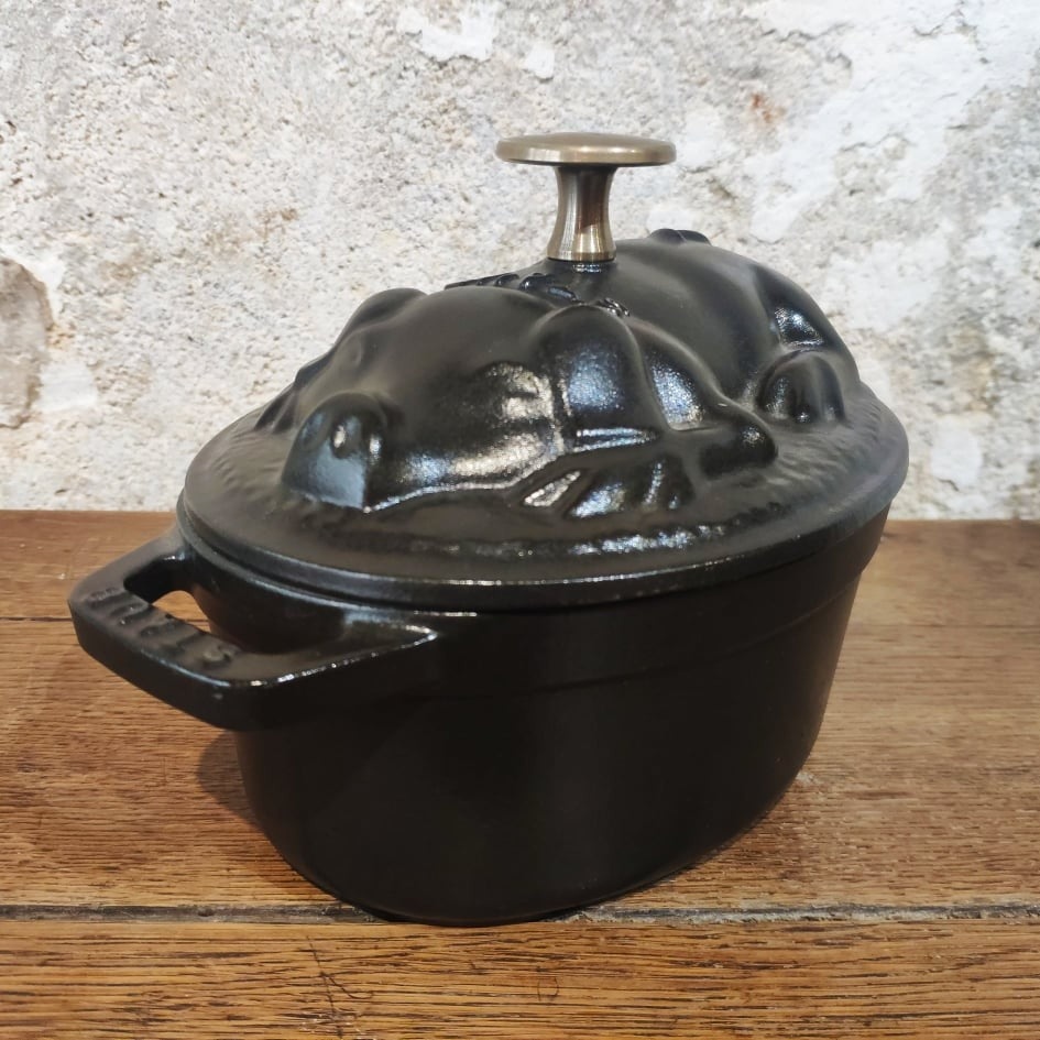 Cocotte en fonte cochonnet Staub