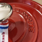Cocotte en fonte ronde cerise